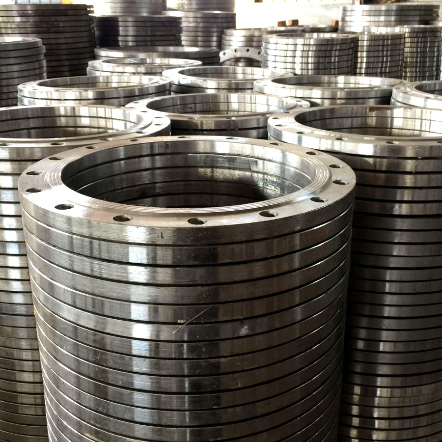 通常平插法蘭使用什么材料？